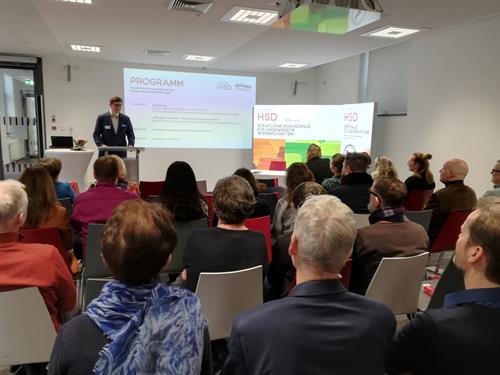 Der Vizepräsident für Studium und Internationales, Prof. Dr. Olexiy Khabyuk, begrüßte die Schulleitungen am 6. Dezember in der HSD. 